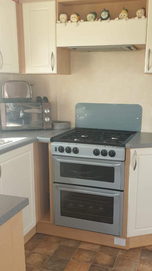 L25 L&g Caravan Hire 6 Berth Millfields Family Only And Lead Person Must Be Over 30 Max 4 Adults