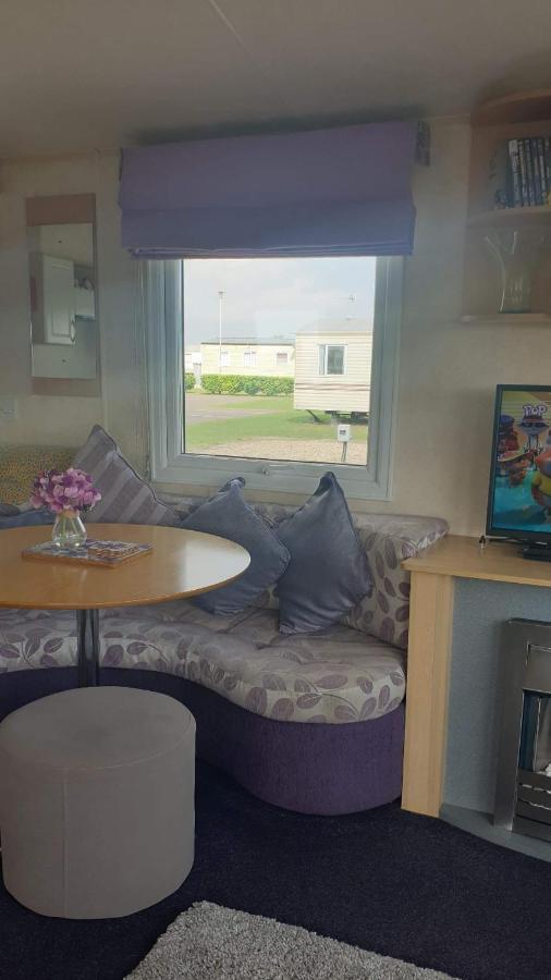 L25 L&g Caravan Hire 6 Berth Millfields Family Only And Lead Person Must Be Over 30 Max 4 Adults *