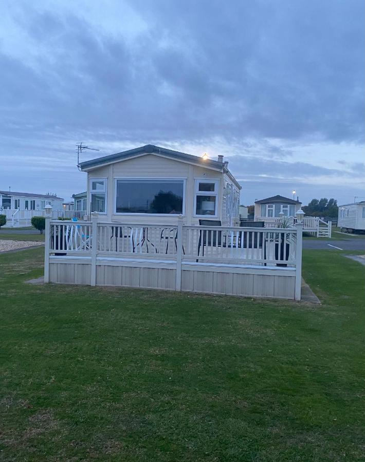 L25 L&g Caravan Hire 6 Berth Millfields Family Only And Lead Person Must Be Over 30 Max 4 Adults *