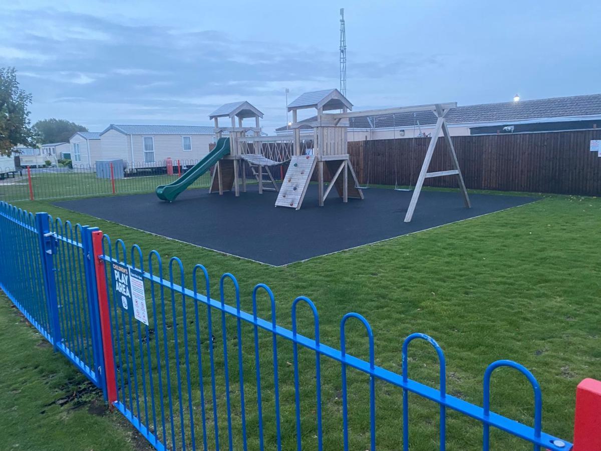 L25 L&g Caravan Hire 6 Berth Millfields Family Only And Lead Person Must Be Over 30 Max 4 Adults Ingoldmells