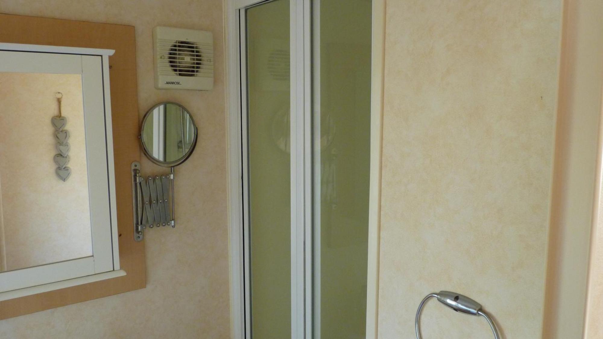 L25 L&g Caravan Hire 6 Berth Millfields Family Only And Lead Person Must Be Over 30 Max 4 Adults